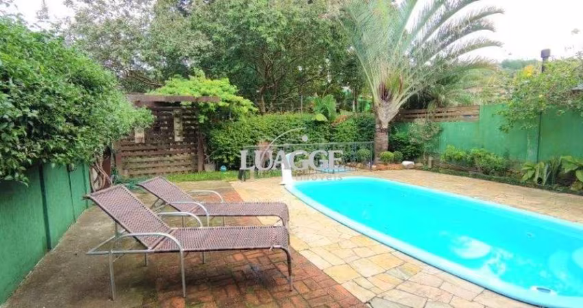 Casa para Venda - 179m², 3 dormitórios, sendo 1 suites, 5 vagas - Hípica