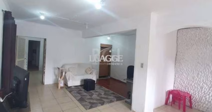 Casa para Venda - 226.9m², 5 dormitórios, sendo 2 suites, 5 vagas - Teresópolis