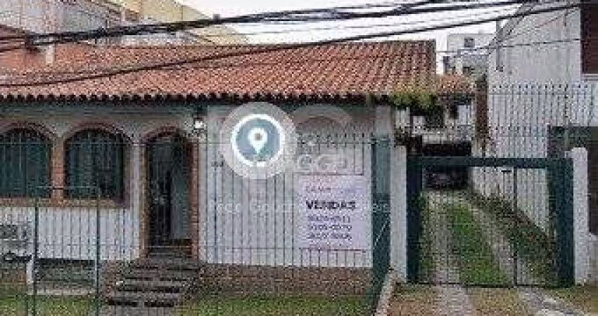 Casa para Venda - 300m², 3 dormitórios, 3 vagas - Petrópolis