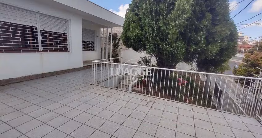 Casa à venda com 3 quartos, 1 vaga e pátio - Bairro Medianeira