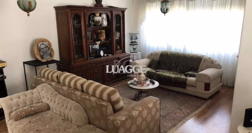 Casa para Venda com 3 dormitórios, sendo 1 suites e 3 vagas no bairro Guarujá
