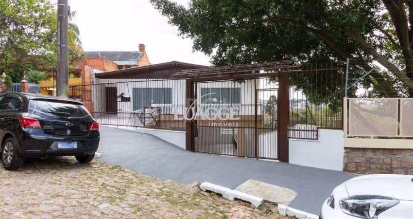 Casa para Venda - 454.7m², 5 dormitórios, sendo 1 suites, 8 vagas - Teresópolis