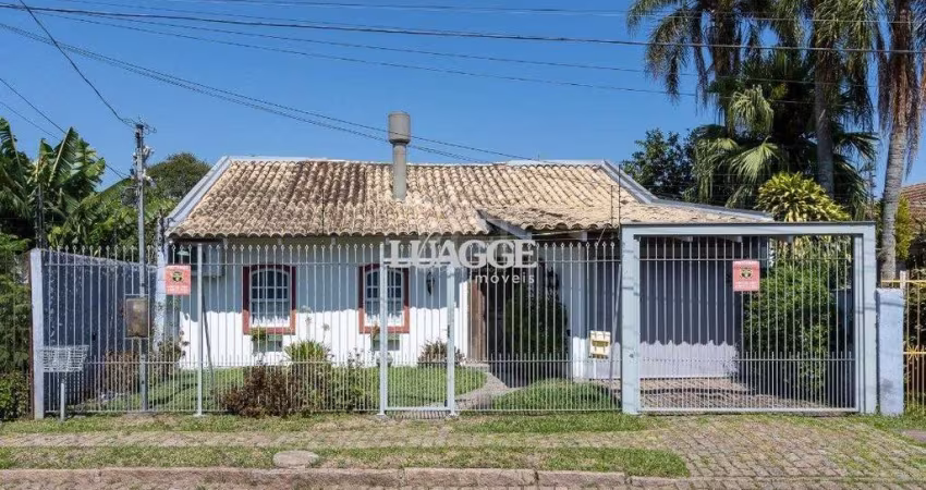 Casa para Venda - 244m², 3 dormitórios, sendo 1 suites, 2 vagas - Guarujá