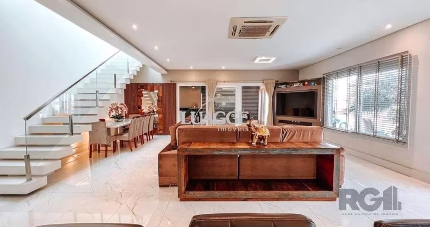 Excelente residência com aproximadamente 219m² privativos,