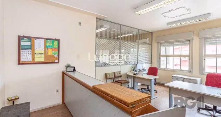 Casa 4 dormitórios, sendo 1 suíte no bairro menino deus em porto alegre