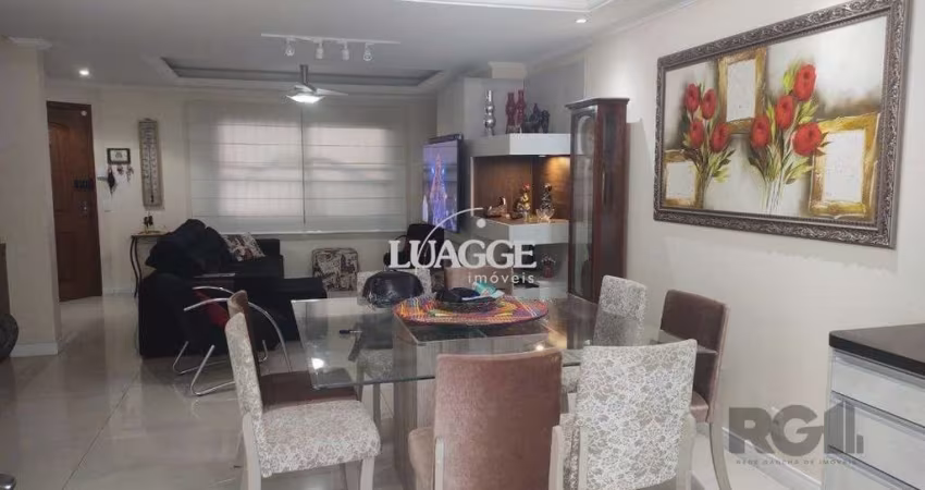 Linda Casa de Três Pavimentos, Finamente Decorada, Pronta para Morar!
