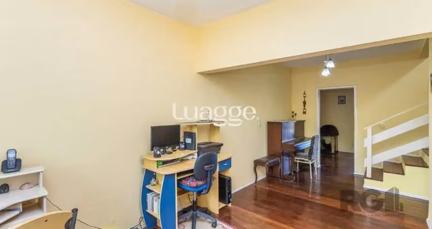 Casa com 3 quartos à venda na Rua Santiago Dantas, 413, Cascata, Porto Alegre