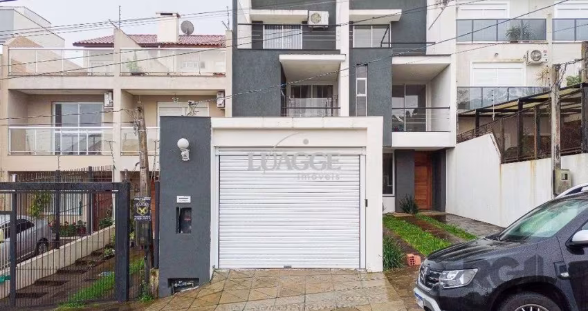 casa possui 3 suítes, 2 com closet