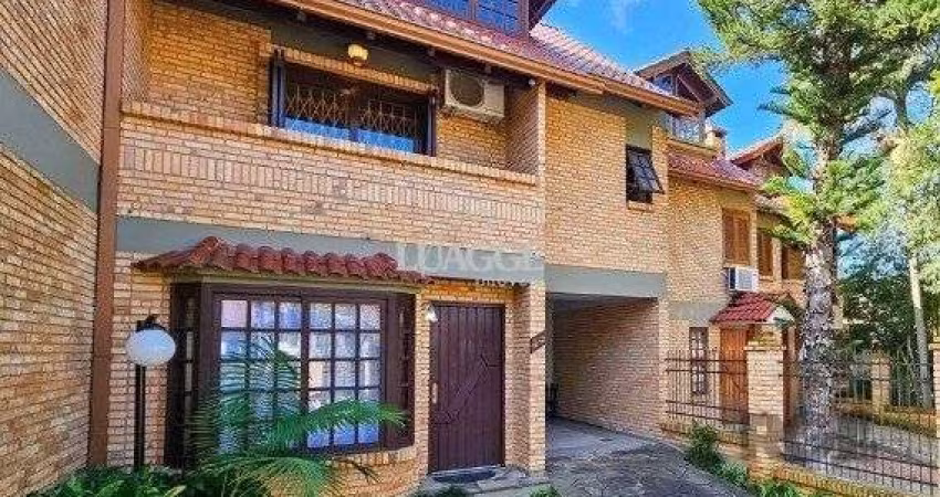 Casa de 3 dormitórios com 2 vagas de garagem no bairro Jardim Isabel