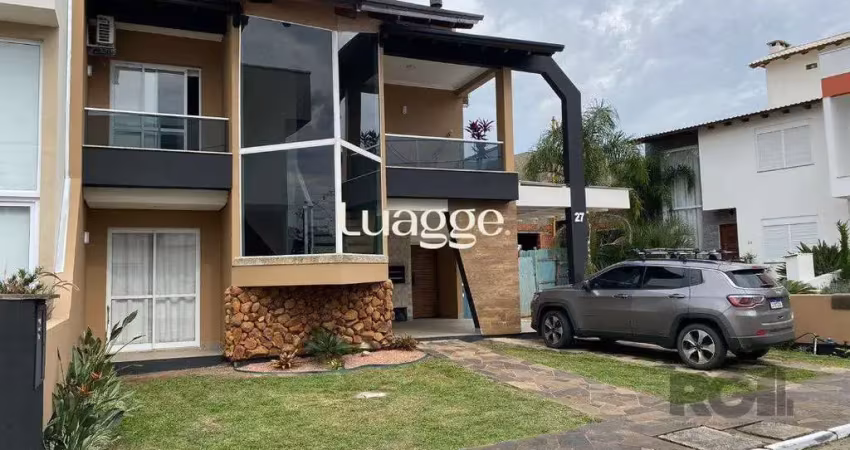 Casa em condominio com excelente padrão construtivo, possui 3 dormitórios, sendo 1 suíte máster com closet e sacada