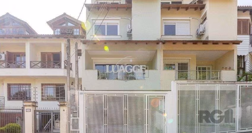Sobrado no bairro Tristeza com 3 dormitórios sendo 1 suíte e s vagas