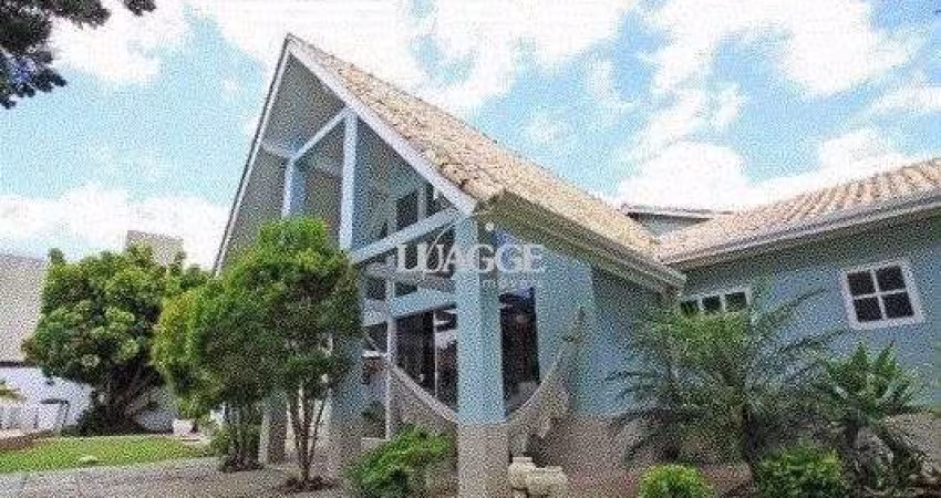 Casa para Venda - 350m², 4 dormitórios, sendo 1 suites, 4 vagas - Guarujá