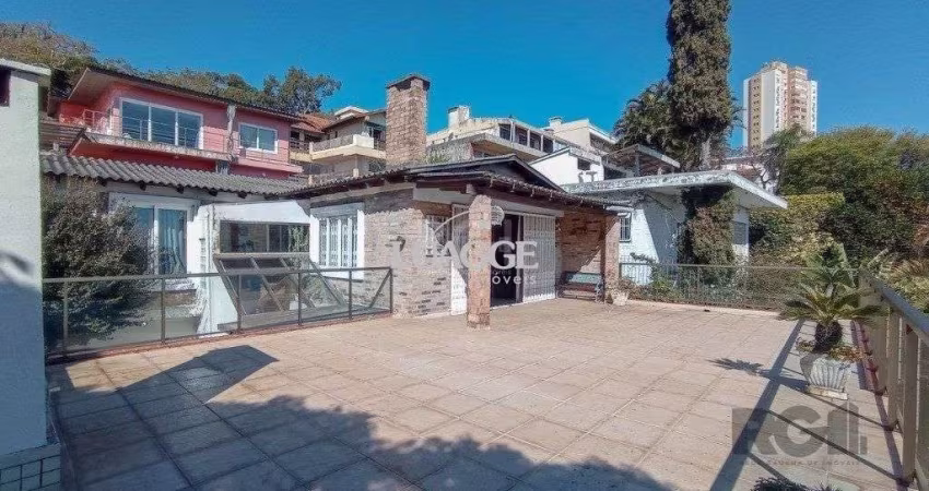 Casa para venda com 4 dormitórios no bairro Cristal