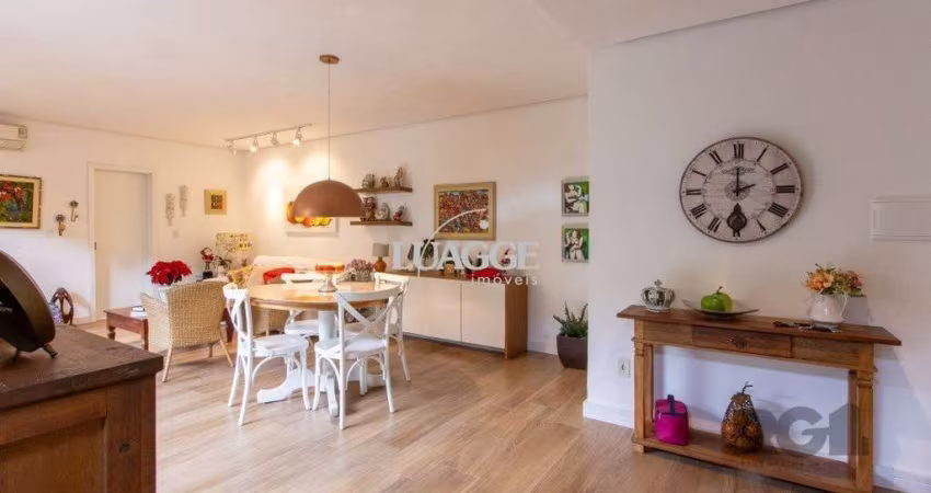 Casa térrea, 3 quartos, edícula, com 2 suites, pátio - Bairro Guarujá