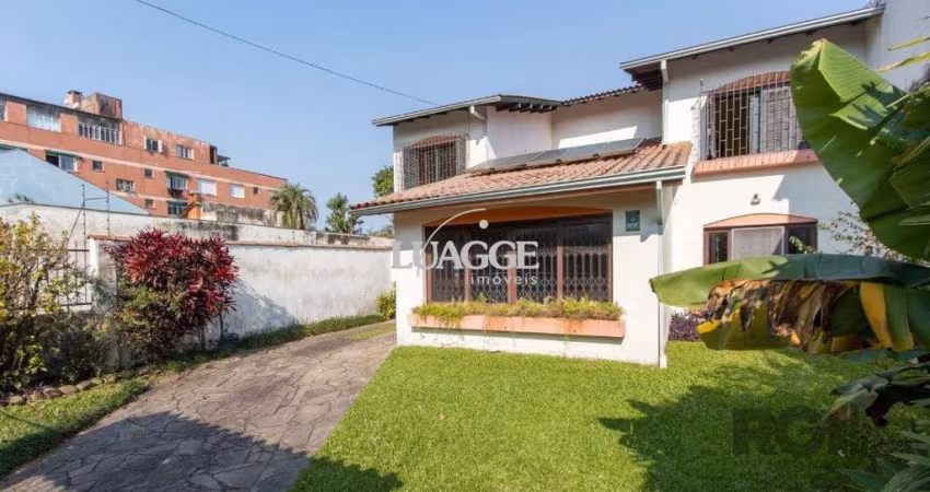 Casa para Venda - 72.6m², 4 dormitórios, sendo 1 suites, 6 vagas - Camaquã