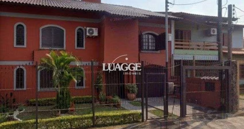 Casa de 04 dormitórios sendo 02 suíte com 03 pavimentos e 03 vagas de garagem.