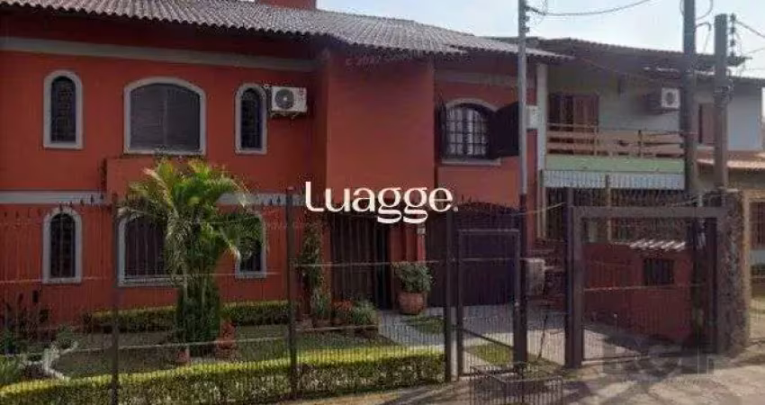 Casa de 04 dormitórios sendo 02 suíte com 03 pavimentos e 03 vagas de garagem.