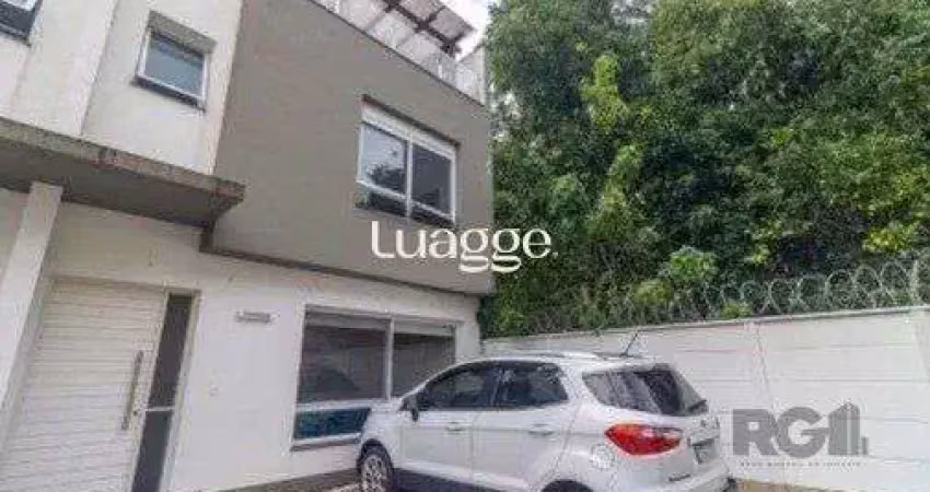 Casa impecável e mobiliada, com 3 niveis, possui 3 dormitórios sendo 1 suíte, 4 banheiros