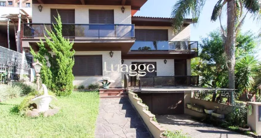 Casa a venda com 03 dormitórios, living 03 ambientes com vista para o rio.