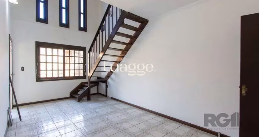 Casa com 4 quartos para alugar na Rua Oiampi, 189, Guarujá, Porto Alegre