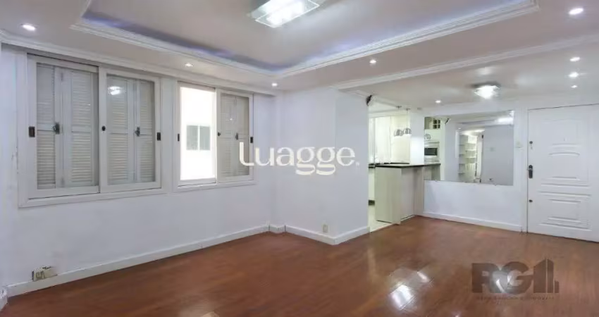Apartamento semi-mobiliado, possui 3 dormitórios, sendo 1 suíte