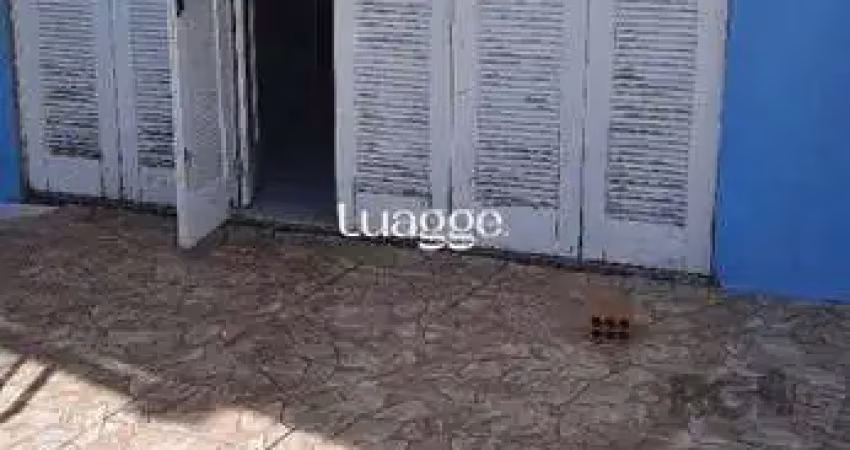 Oportunidade imperdível: prédio com 4 apartamentos, pátio e 2 vagas de garagem