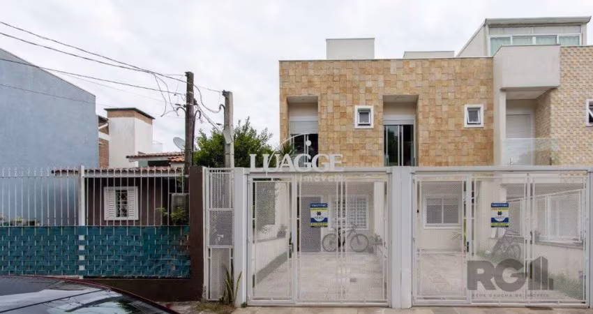 Sobrado com dois andares e área de terraço,