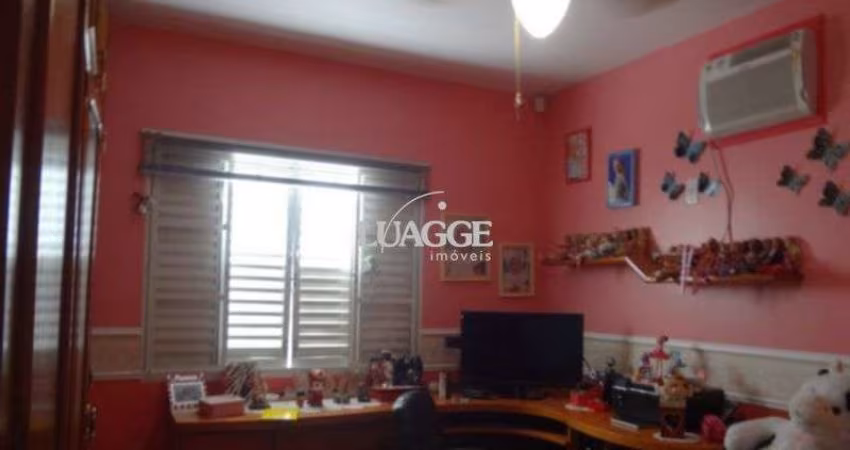 Casa para Venda - 269m², 3 dormitórios, Cristal