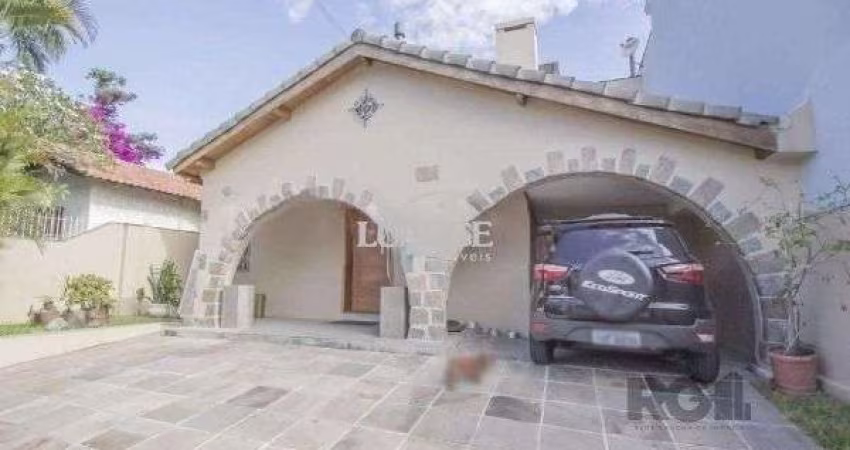 Casa em Porto Alegre, no bairro Vila Assunção, com 4 dormitório(s), e 4 banheiros, à venda.