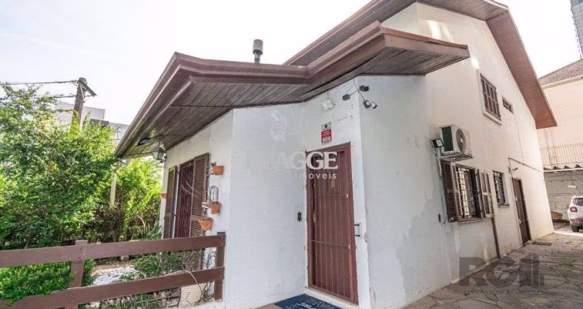 Sobrado no Moinhos de Vento de 4 dormitórios e 4 vagas