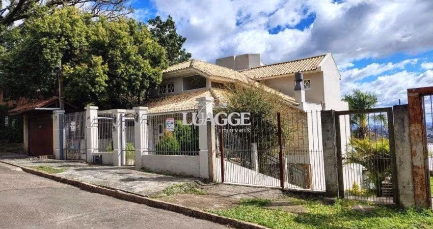 Casa sobrado com 300m² na Vila Nova de 3 dormitórios e 4 vagas