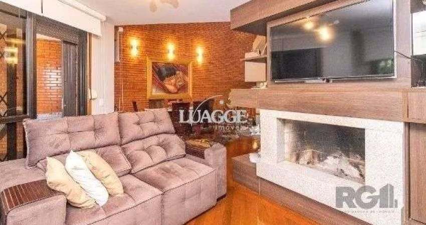 Casa sobrado no Cristal de 3 dormitórios e 3 vagas