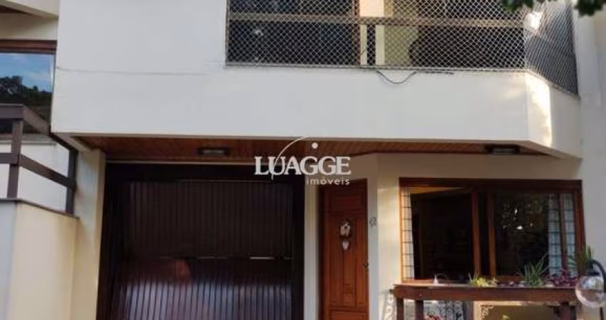 Casa de condomínio, com 3 dormitórios, sendo 1 suíte, 3 vagas, no bairro Nonoai, Porto Alegre, RS
