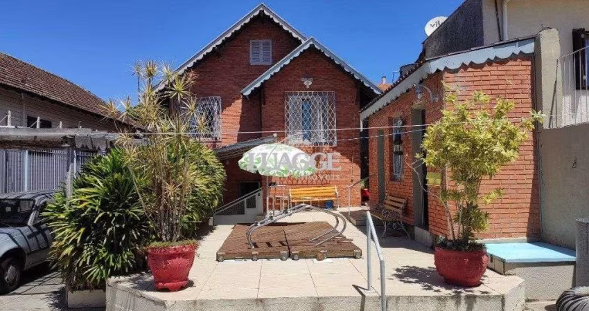 Casa para Venda - 142.8m², 4 dormitórios, 5 vagas - Teresópolis
