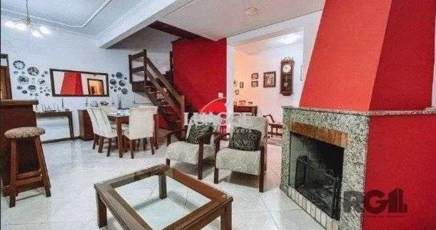 Casa para Venda - 360m², 3 quartos com suites,4 banheiros e 2 vagas - Menino Deus