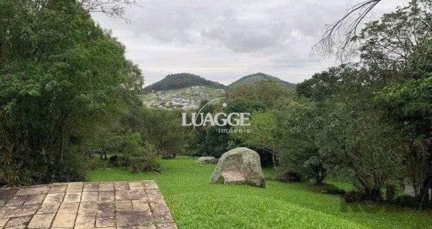 Oportunidade Única: Ampla Área de Terra com Três Casas e Piscina em Belém Velho