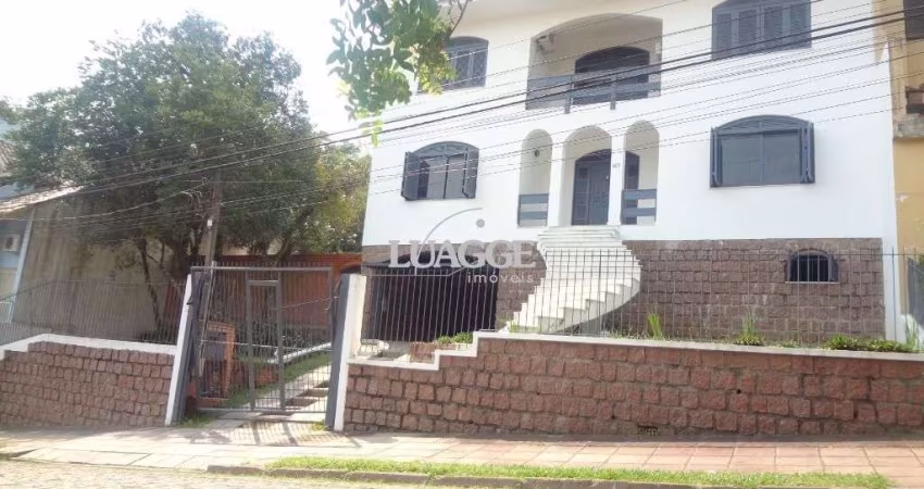 Casa para Venda - 365m², 4 dormitórios, sendo 2 suites, 6 vagas - Nonoai