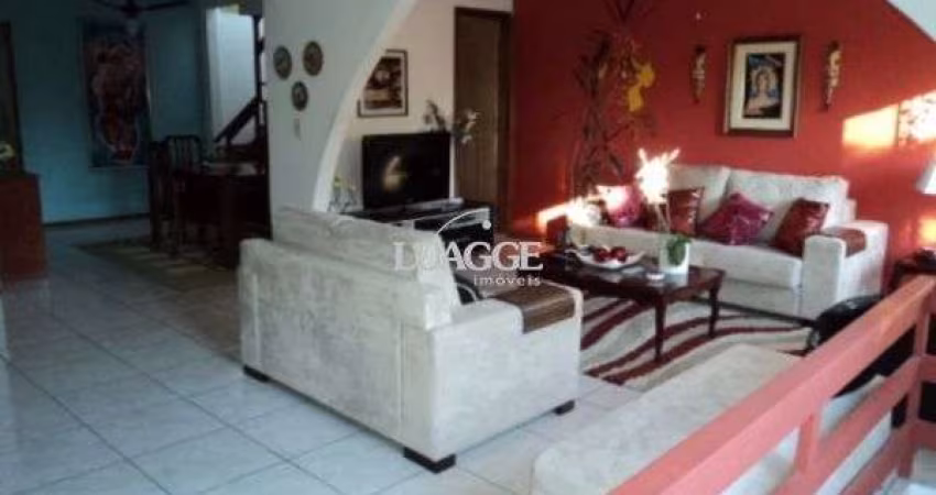 Casa para Venda - 450m², 3 dormitórios, 1 vaga - Floresta