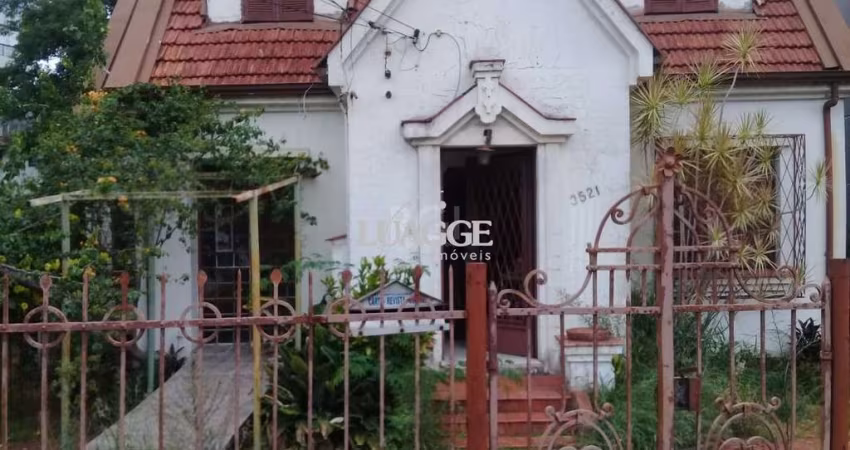 Casa de 4 dormitórios na Av. Teresópolis bairro Teresópolis