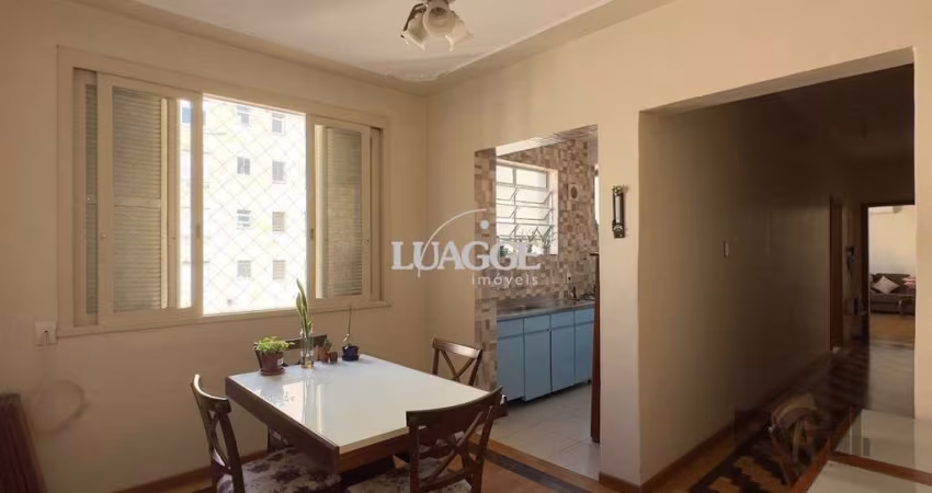 APARTAMENTO 3 DORMITÓRIOS, DE FRENTE E REFORMADO, NO CENTRO HISTÓRICO