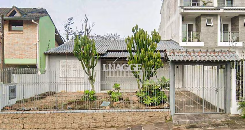 Casa térrea em frente a praça