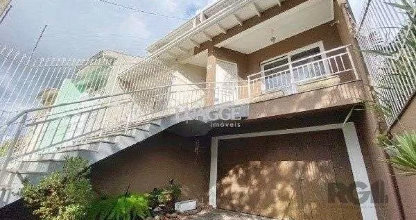 Vende-se belo sobrado com 3 quartos com suíte e 3 vagas cobertas - 182m² - Vila Ipiranga