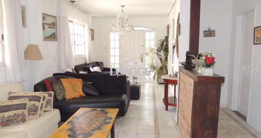 Sobrado para Venda - 300m², 3 dormitórios, sendo 2 suites, 2 vagas - Chácara das Pedras