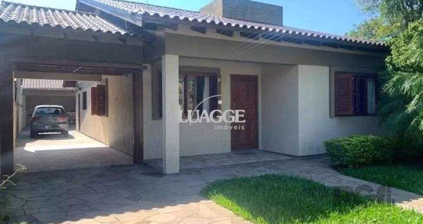 Casa com 3 quartos, 1 suíte, 3 vagas e 182m² para vender por R$ 890.000