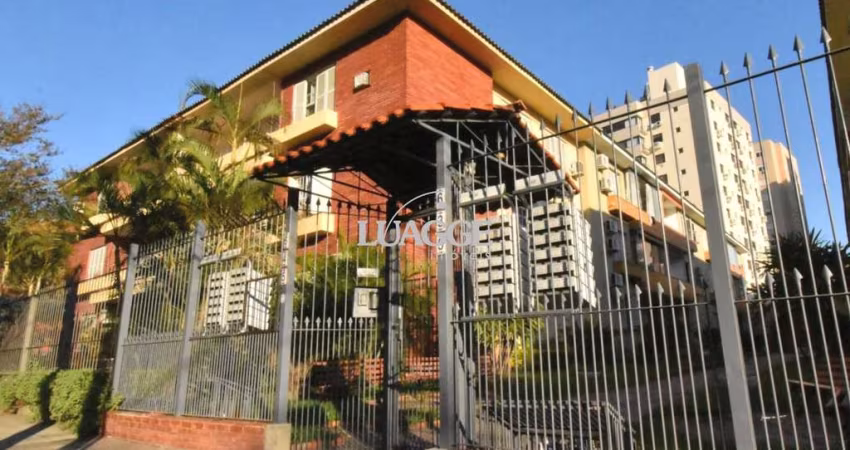 Apartamento de 3 dormitórios, sendo uma suite churrasqueira e sacada 85m2 bairro Menino Deus.