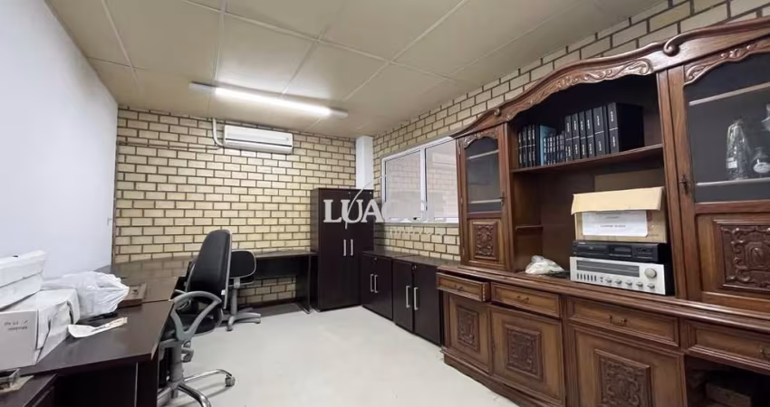 Prédio Comercial à venda com 5 salas, 400m², 6 vagas, Rua Laudelino Freire no bairro Sarandi em Porto Alegre