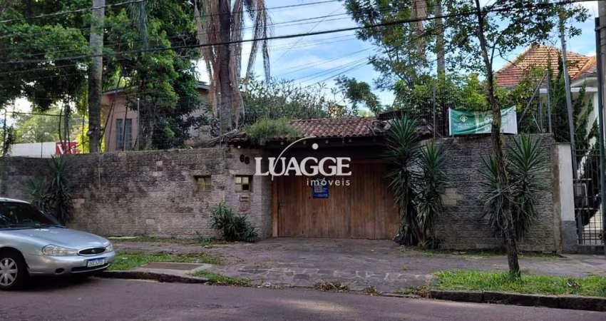 Ampla casa com pátio Bairro Teresópolis