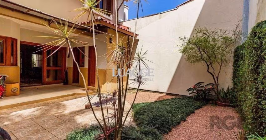 Casa com 3 dormitórios no bairro Ipanema