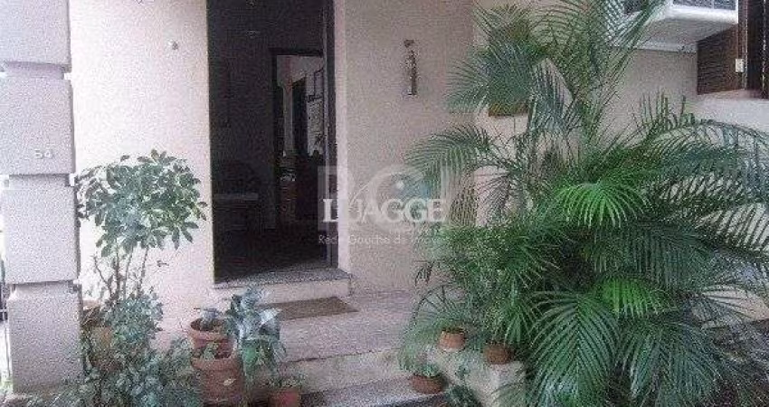 Casa para Venda - 137m², 1 dormitório, sendo 1 suites, 4 vagas - Floresta