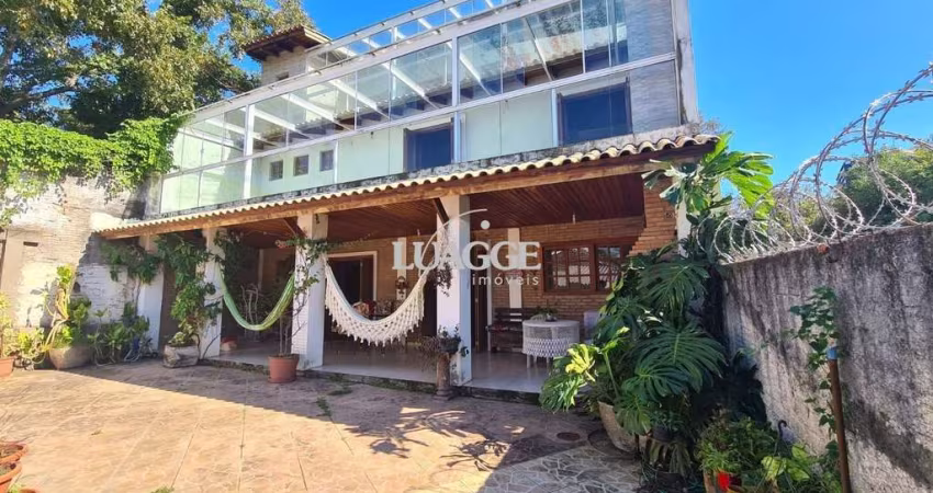 Casa com 4 dormitórios, 2 vagas e 300m² á venda